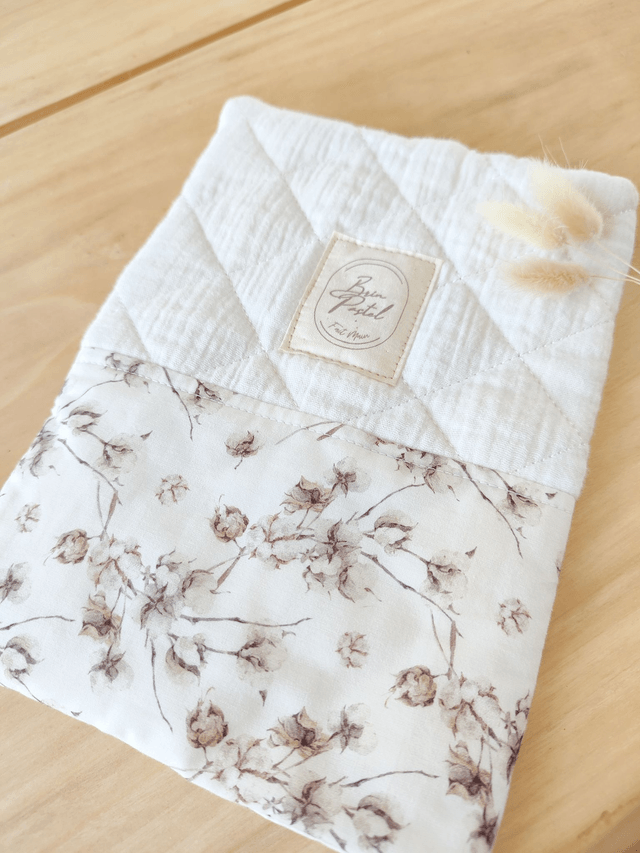 Protège carnet de santé "fleurs de coton"