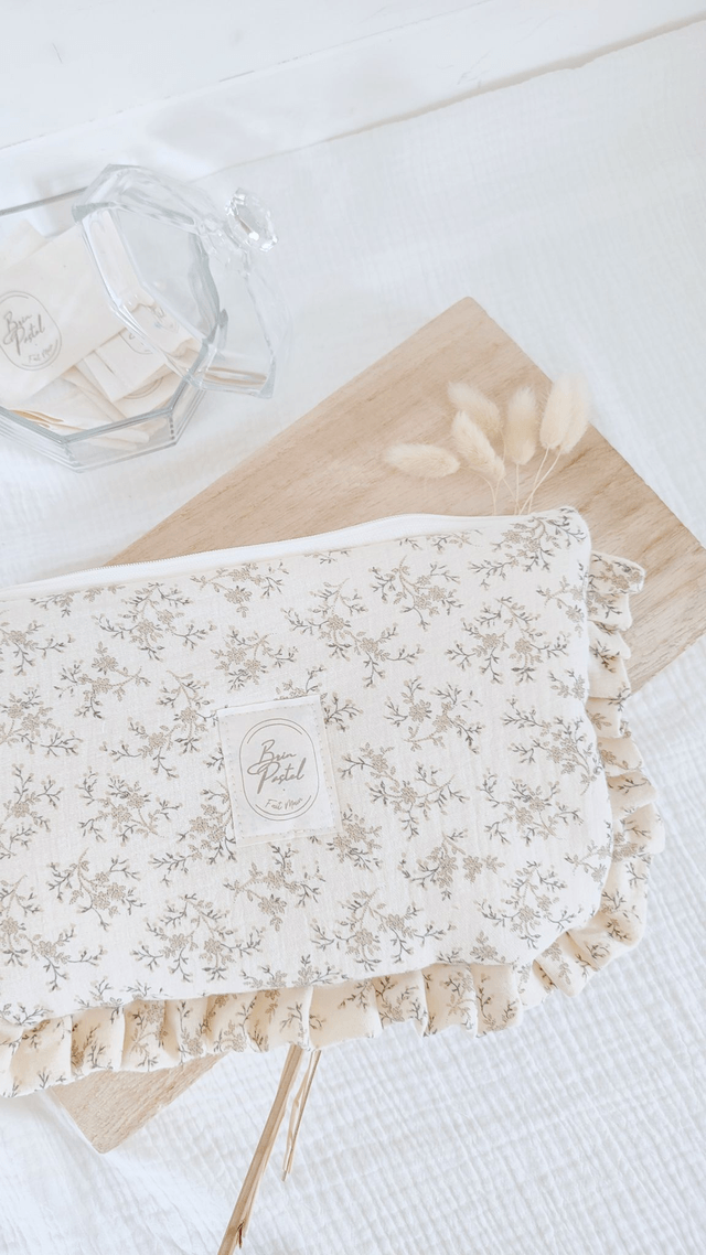 Pochette à volant sans broderie