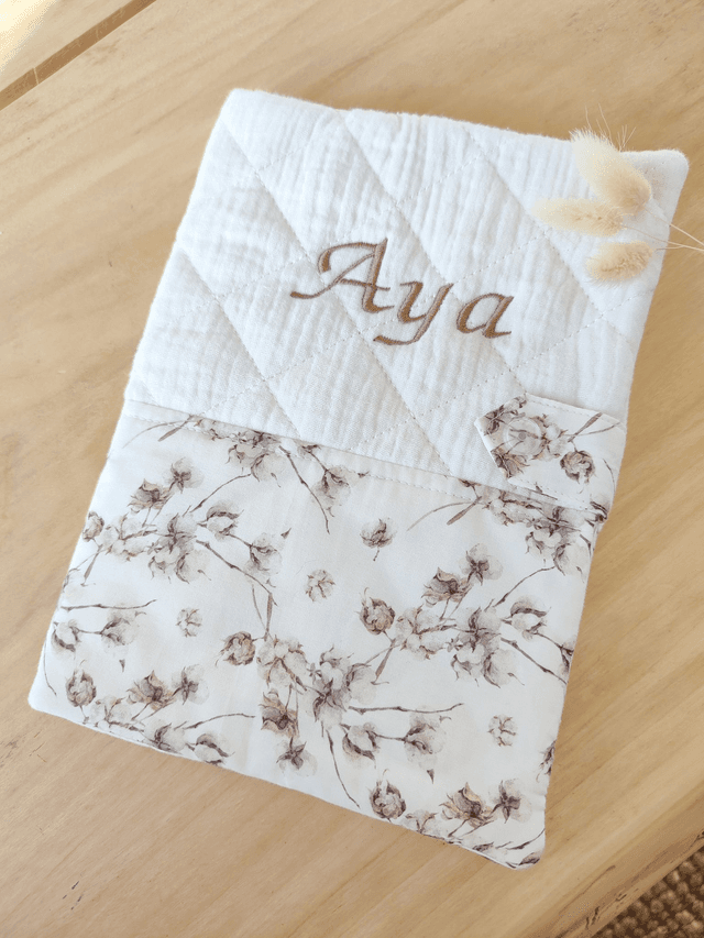 Protège carnet de santé &quot;fleurs de coton&quot;